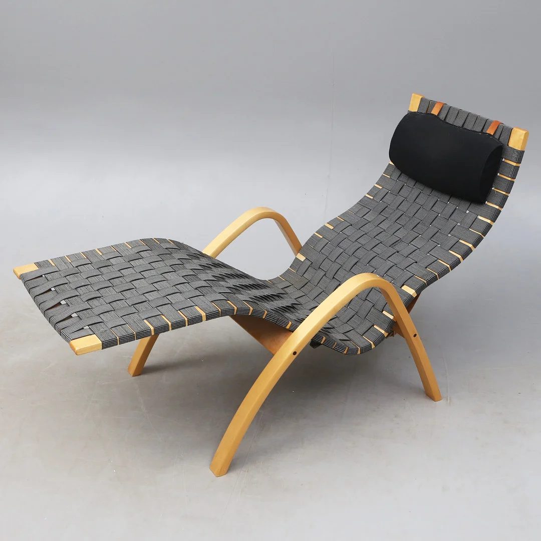LIGGFÅTÖLJ. — Armchairs & Chairs — Kalmar Auktionsverk
