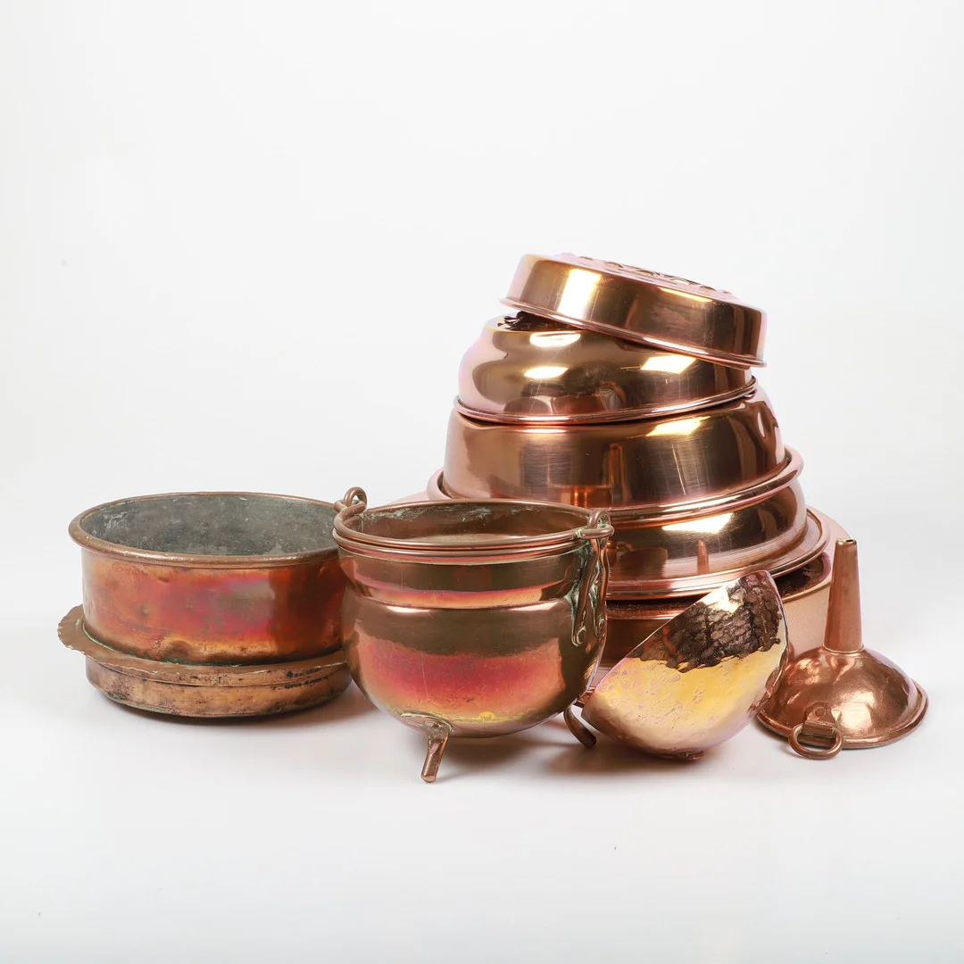 BAKFORMAR, SLEV, M.M., 9 delar, koppar, 1900-tal. — Pewter, Brass & Copper — Helsingborgs Auktionskammare