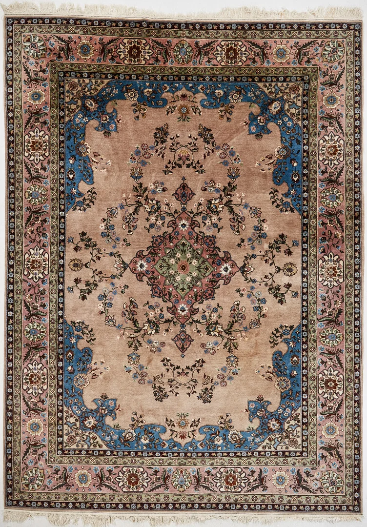 ORIENTMATTA, Persien, ca 408x294 cm. — Oriental Carpets & Textiles — Stockholms Auktionsverk Magasin 5