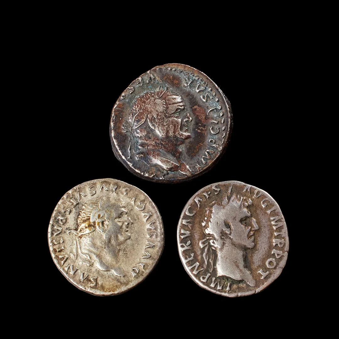 SILVERMYNT 3 st, romerska, Vespasianus, denarius präglad i Rom 80-81, Nerva, denarius präglad 96-98, Vespasianus, denarius. — Coins & Banknotes — Stockholms Auktionsverk Sickla