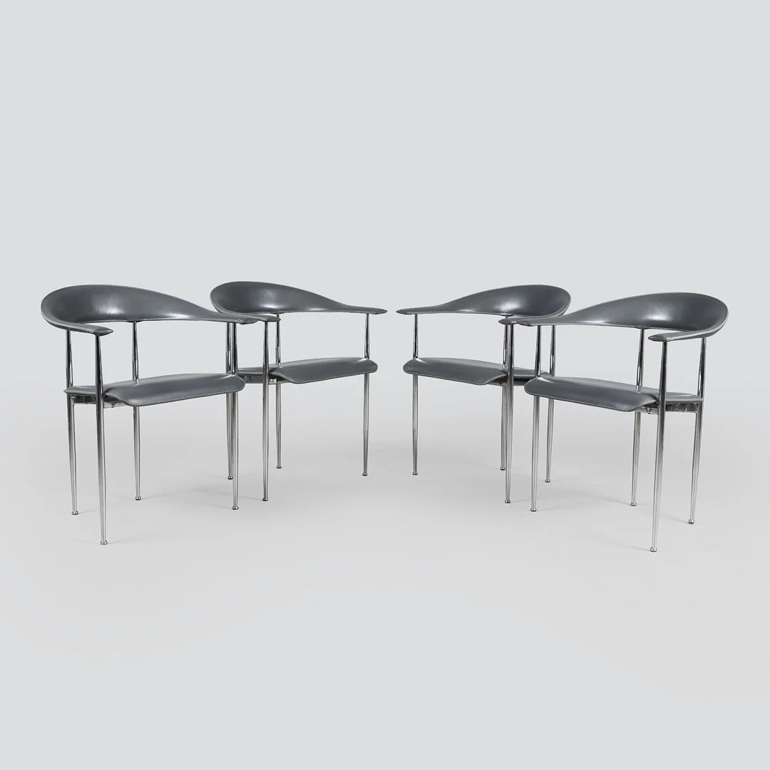 FASEM. Et sæt på fire armstole med gråt kernelæder, model P40 (4). — Armchairs & Chairs — Bidstrup Auktioner