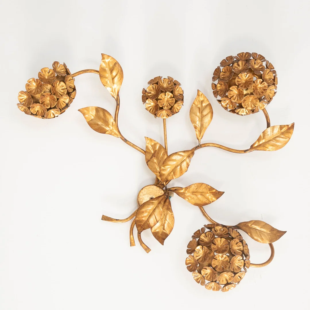 Wandlampe/Wandskulptur 'Hortensie', Entwurf wohl HANS KÖGL, 1970er Jahre. — Wall Lights — Stockholms Auktionsverk Hamburg