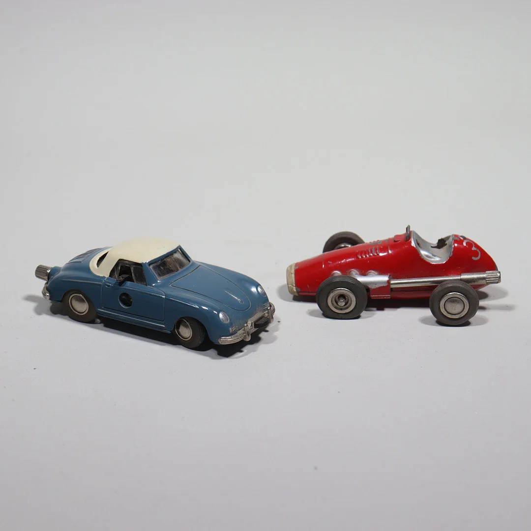 MODELLBILAR, Schuco, Microracer #1047 Porsche samt #1040, 1950-tal. — Model cars — Markus Auktioner
