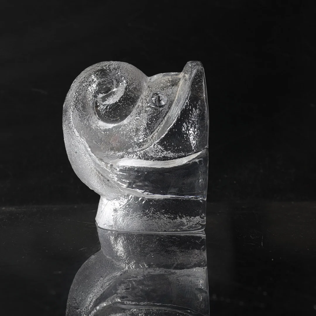 LARS HELLSTEN. bokstöd, glas, Skruf, signerad. — Utility glass — Gomér & Andersson Nyköping