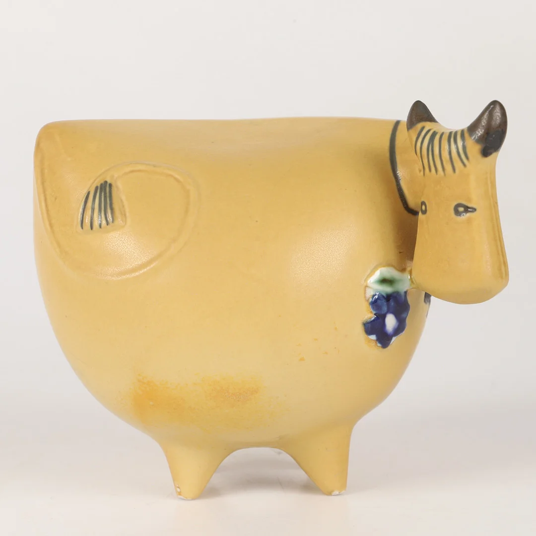 LISA LARSON. Figurin, "Ko" ur serien Stora Zoo, stengods, Gustavsberg. — European — Helsingborgs Auktionskammare