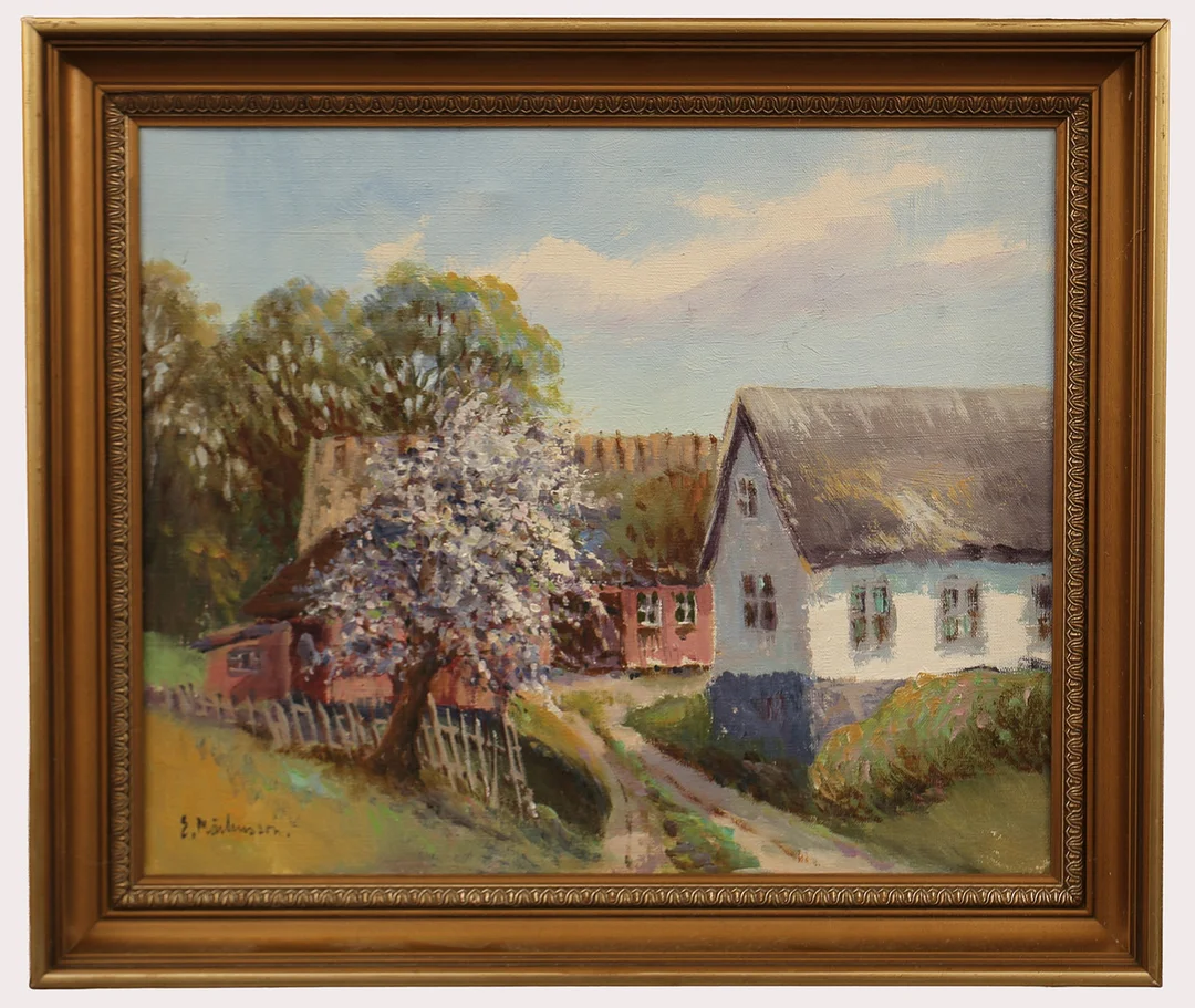 ELSA MÅRTENSSON, olja på duk, Skånegård med blommande träd, signerad. — Paintings — Limhamns Auktionsbyrå