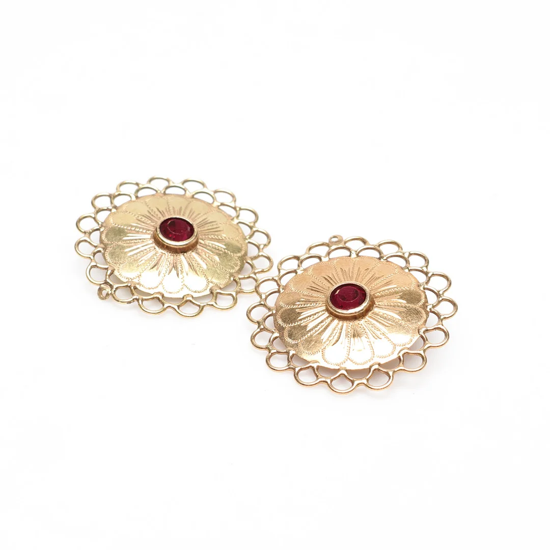 Ett par ÖRHÄNGEN/HÄNGE, med röda stenar, 14k, Guld, vikt cirka 7,4 gram. — Earrings — Gomér & Andersson Linköping