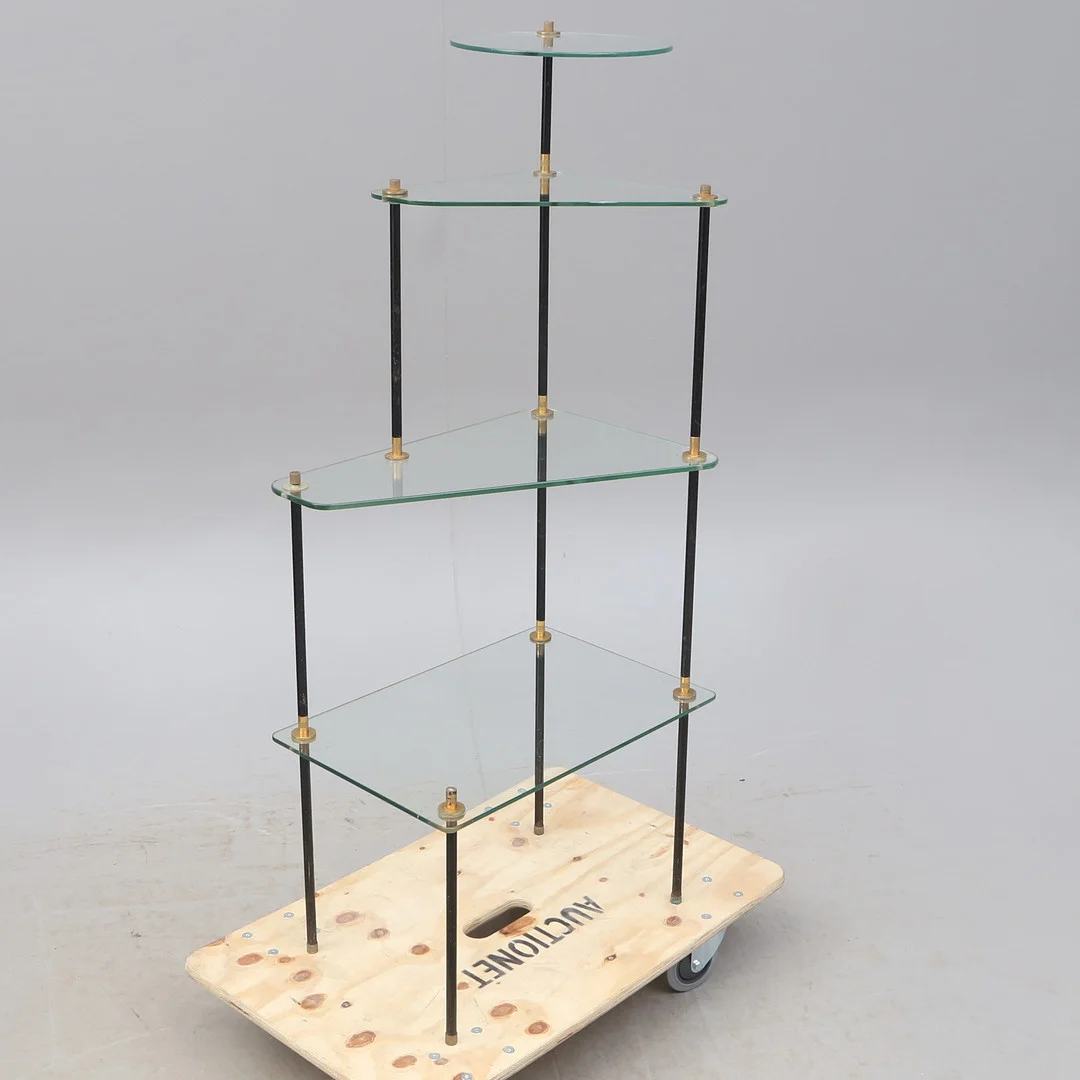 GOLVHYLLA, glas/metall/mässing, Frankrike, 1950-tal. — Cupboards, Cabinets & Shelves — Kalmar Auktionsverk