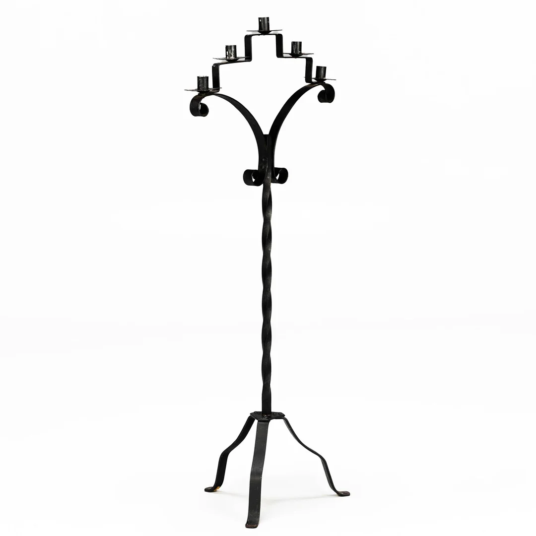 GOLVLJUSSTAKE, Gjutjärn. — Candlesticks — Norrlands Auktionsverk