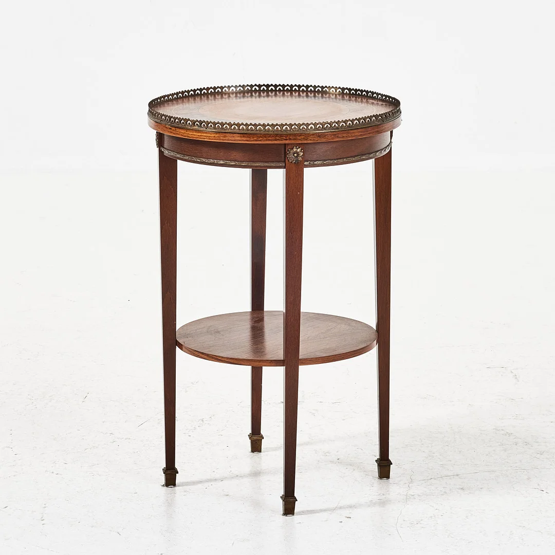 BORD, 1900-talets andra hälft, Louis XVI-stil. — Tables — Stockholms Auktionsverk Magasin 5