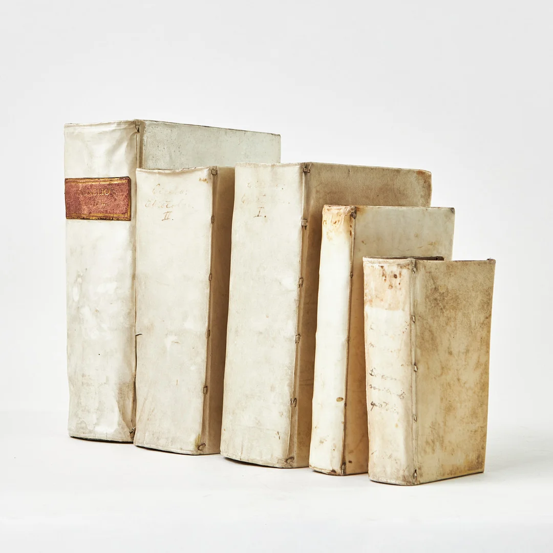 PERGAMENTBAND, 5 vol., bl.a. Erasmus, 1670, Tacitus, 1665, Cicero, 1684. — Books — Stockholms Auktionsverk Magasin 5