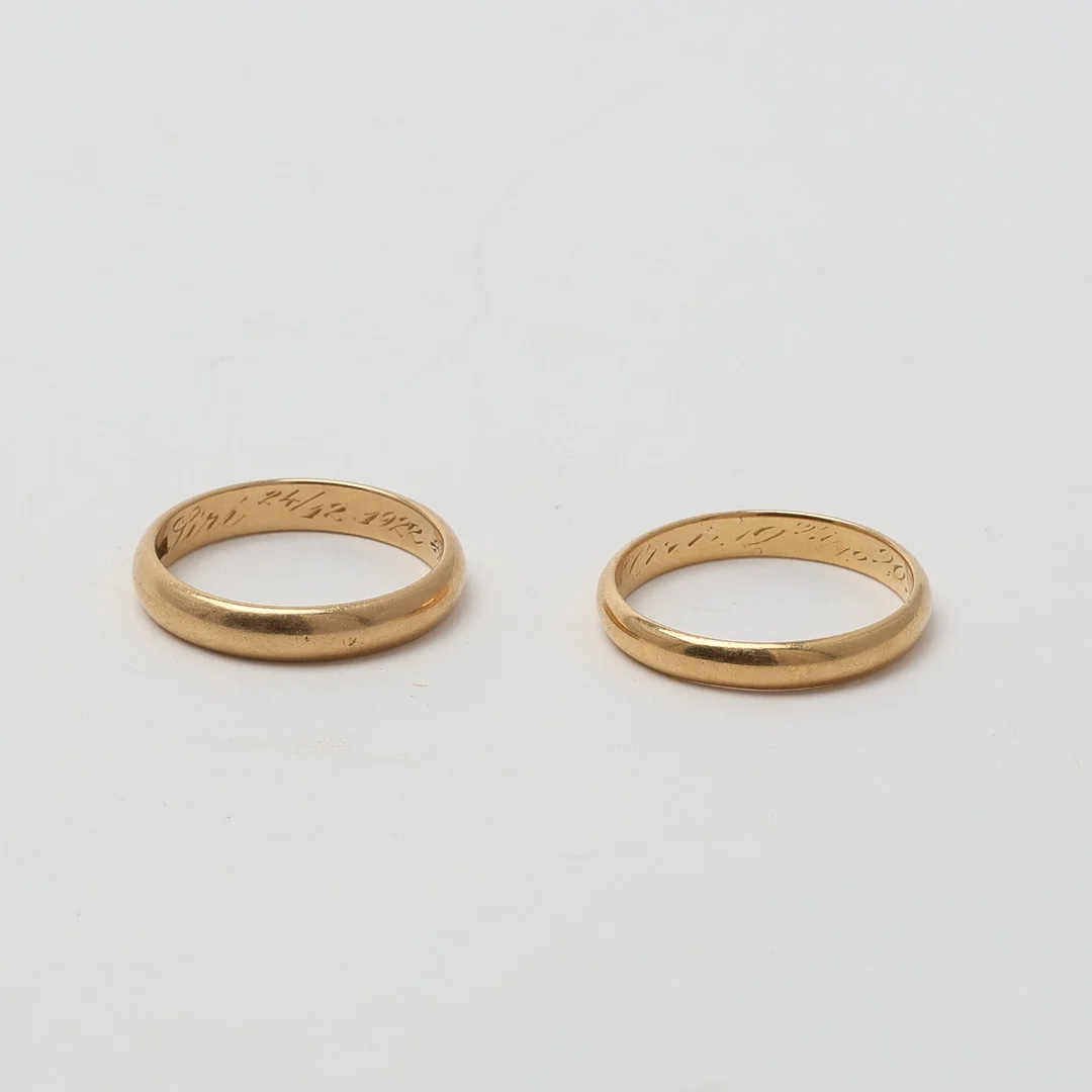 RINGAR, två stycken, guld 18K. — Rings — Uppsala Auktionskammare