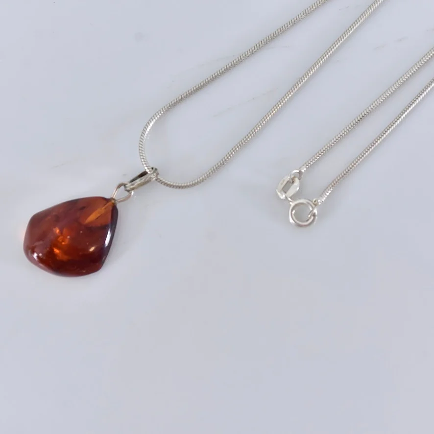 HALSKEDJA MED HÄNGE, sterlingsilver. — Necklace — Halmstads Auktionskammare