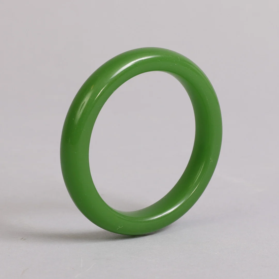 Armring af jade, 1900-tallet. — Jade — Bidstrup Auktioner