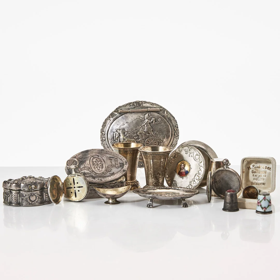 DOSOR, NÅLFAT, MINIATYRBÄGARE, FINGERBORGAR, 14 dlr., silver, 18/1900-tal, varierande tillverkare. — Silver — Stockholms Auktionsverk Magasin 5
