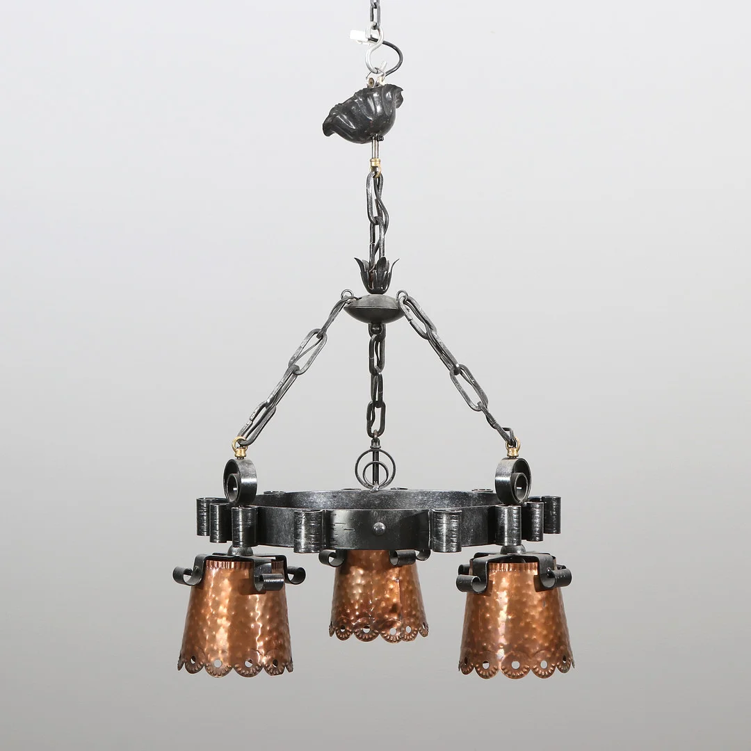 TAKLAMPA. Smide med kopparskärmar. 1900-tal. — Ceiling lights — Skånes Auktionsverk