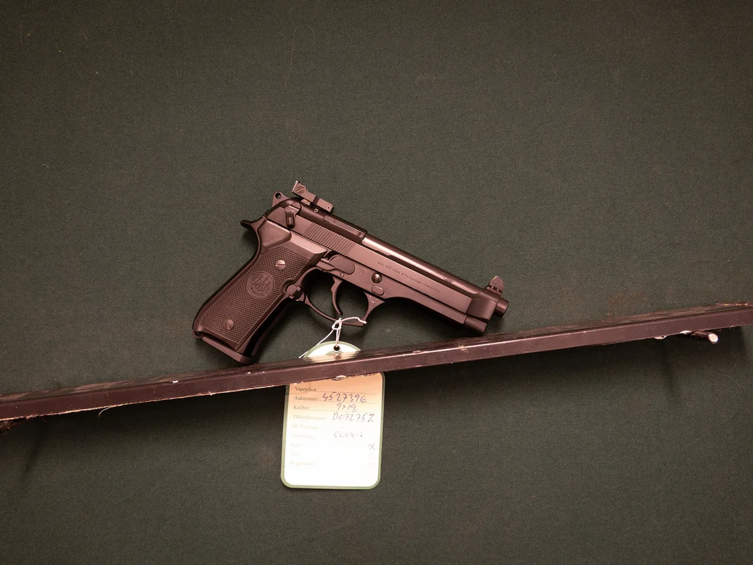 Beretta 92F Kaliber 9x19. Tillv.nr. D07275Z SE1621352. — Pistols — Mauritz Widforss