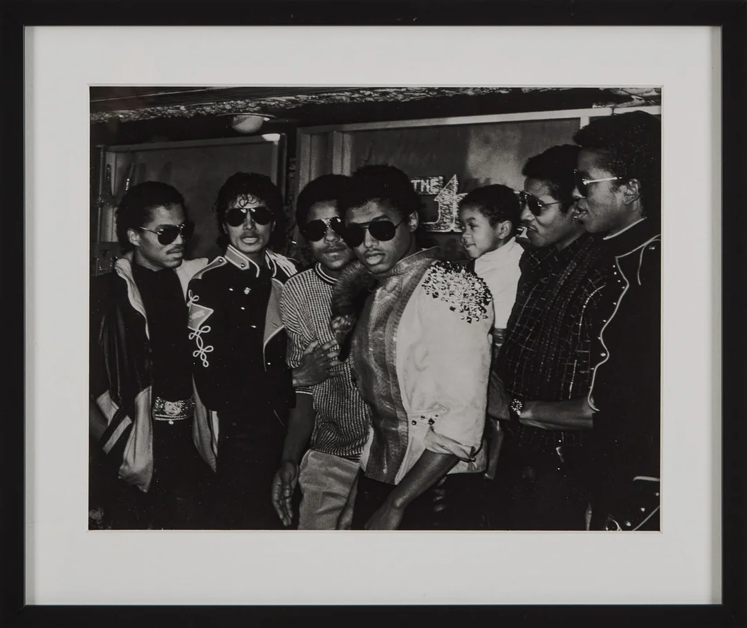 RON GALELLA. November 30, 1983: Marlon Jackson, Michael Jackson, Tito Jackson, Randy Jackson, Emmanuel Lewis, Jermaine Jackson and Jackie Jackson. — Photography — Stockholms Auktionsverk Magasin 5