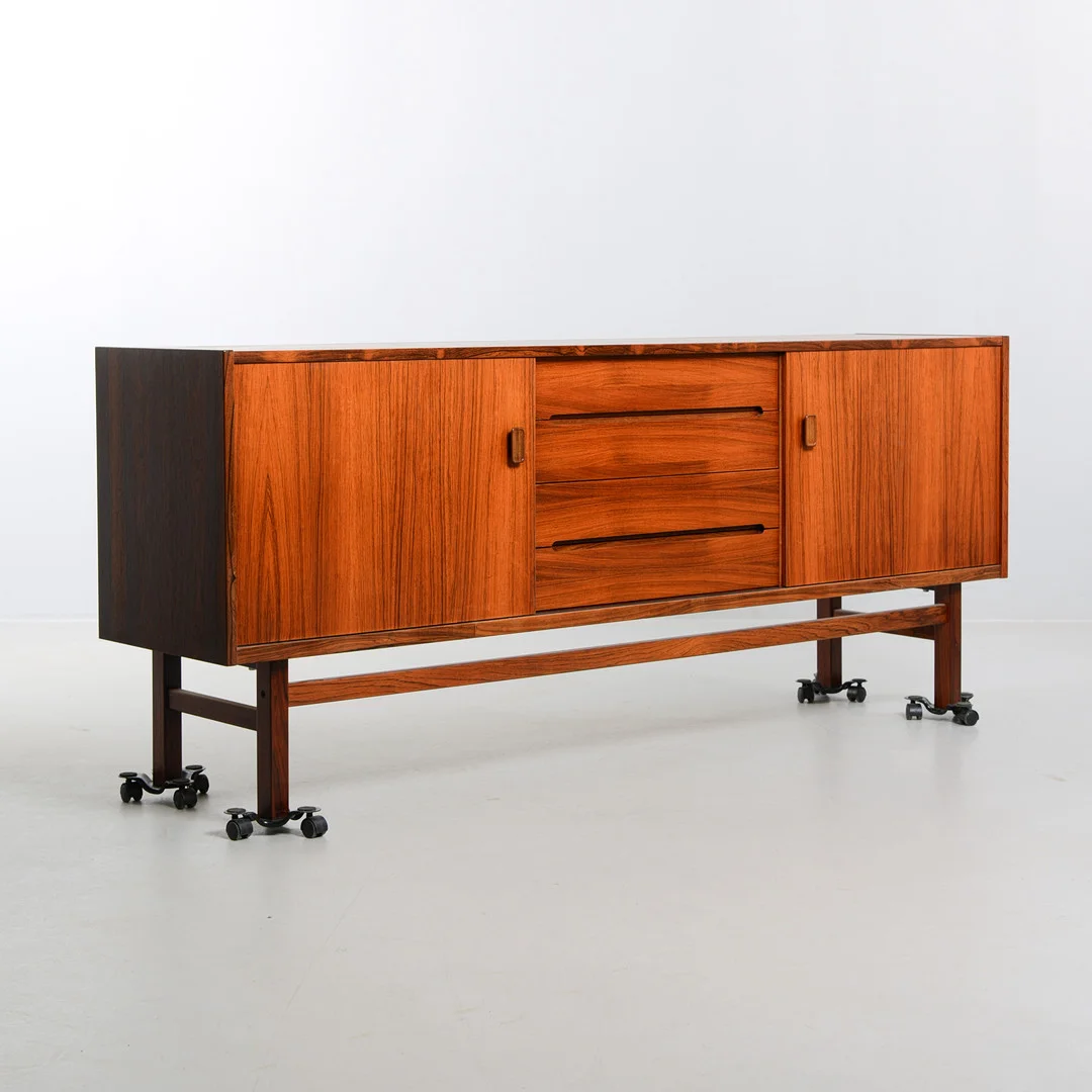 NILS JONSSON. Sideboard, "Arild", jakaranda, Hugo Troeds, 1960-tal. — Cupboards, Cabinets & Shelves — Formstad Auktioner