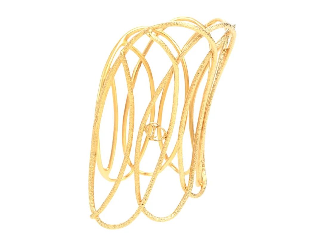 DIOR, ARMBAND, Sculptural Wirework Cuff Bracelet, guldpläterad, diameter 5 cm, diameter 6 cm, längd 8 cm, vikt 50 g, märkt Dior, smyckespåse, originalask. Excellent Condition. — Smycken/Armband — Kaplans