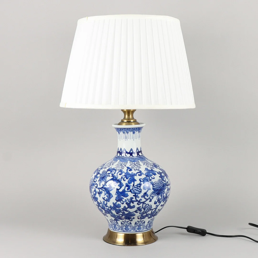 BORDSLAMPA porslin. — Table Lamps — Karlstad Hammarö Auktionsverk