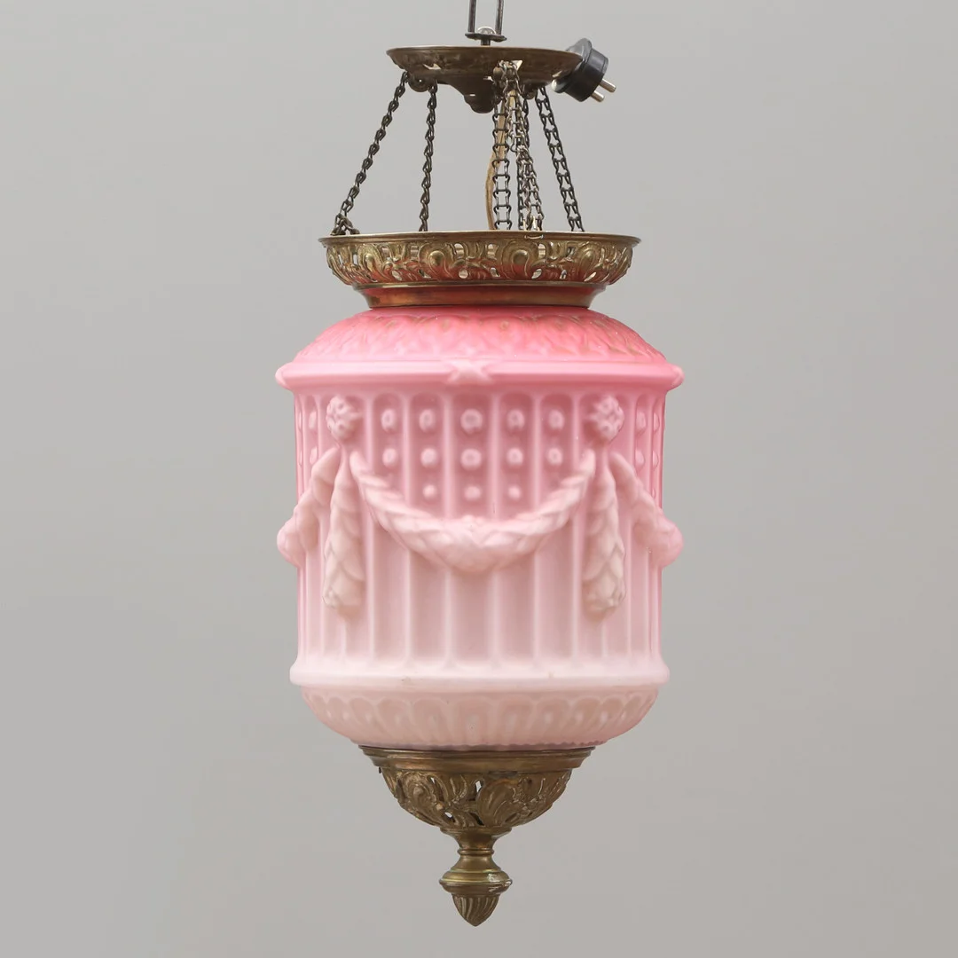 MÅNSKENSLAMPA, rosa glaskupa, 1900-talets första hälft. — Ceiling lights — Kalmar Auktionsverk