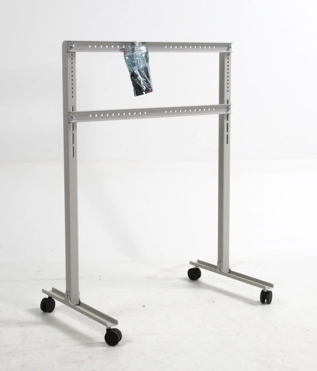 Pedestal. Straight Rollin TV Stand, display model — Furniture/Other furniture — Lauritz