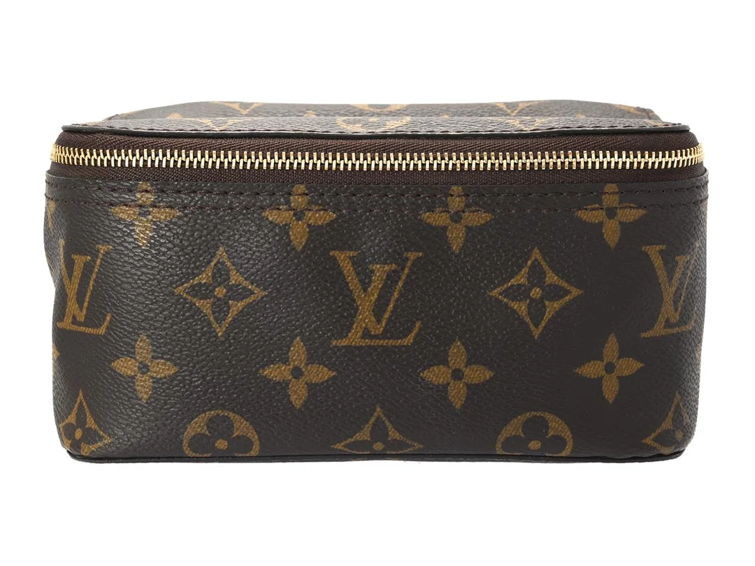 LOUIS VUITTON, NECESSÄR, Packing Cube PM, Monogram Canvas, guldfärgade beslag, 16,5x7x11 cm. Very Good Condition. — Accessoarer/Necessärer — Kaplans