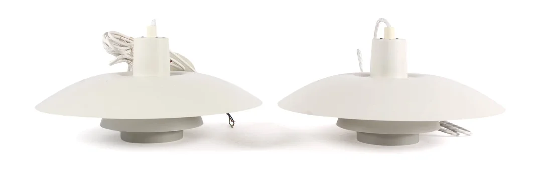 Poul Henningsen. A pair of PH4/3 pendants. (2) — Lamps and lighting/Pendant lights — Lauritz