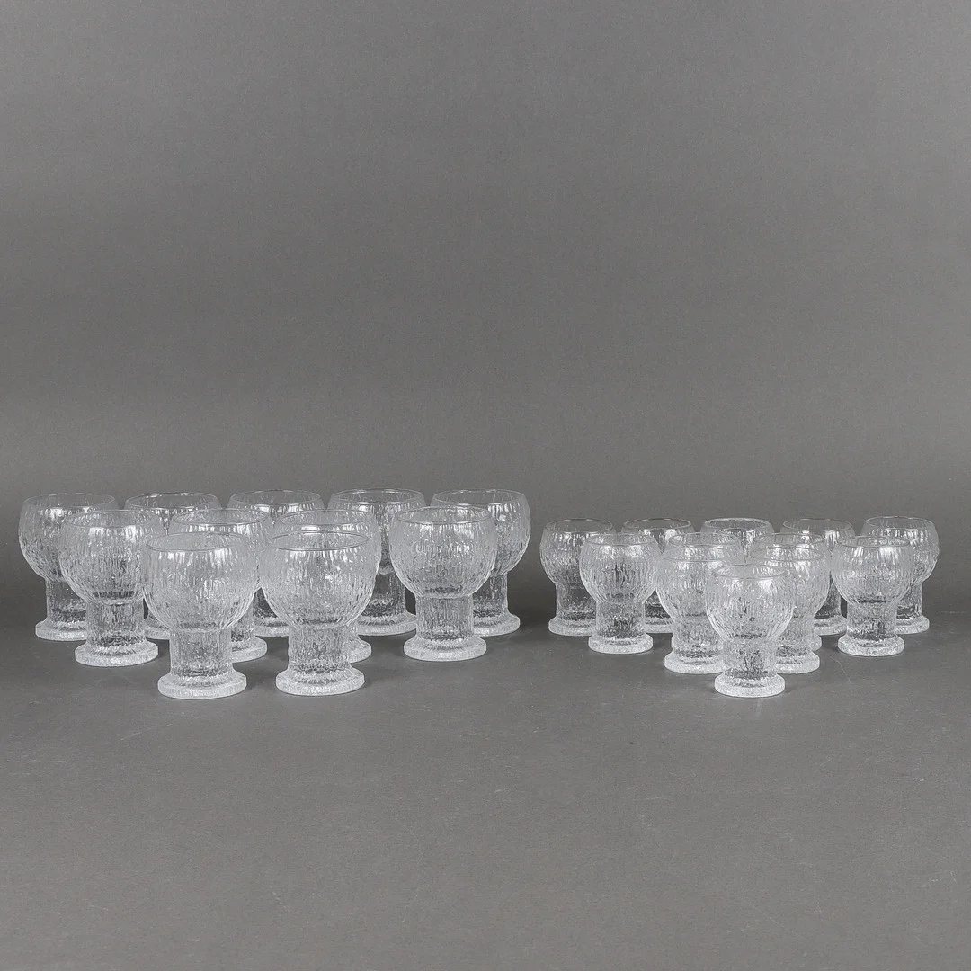 TIMO SARPANEVA. "Kekkerit" glas 23 delar, Iitala. — Tableware — Karlstad Hammarö Auktionsverk