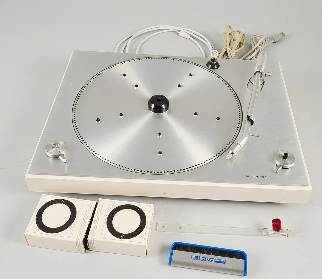 SKIVSPELARE, Beogram 1200, Bang & Olufsen, Danmark. — Modern consumer electronics — Metropol Auktioner