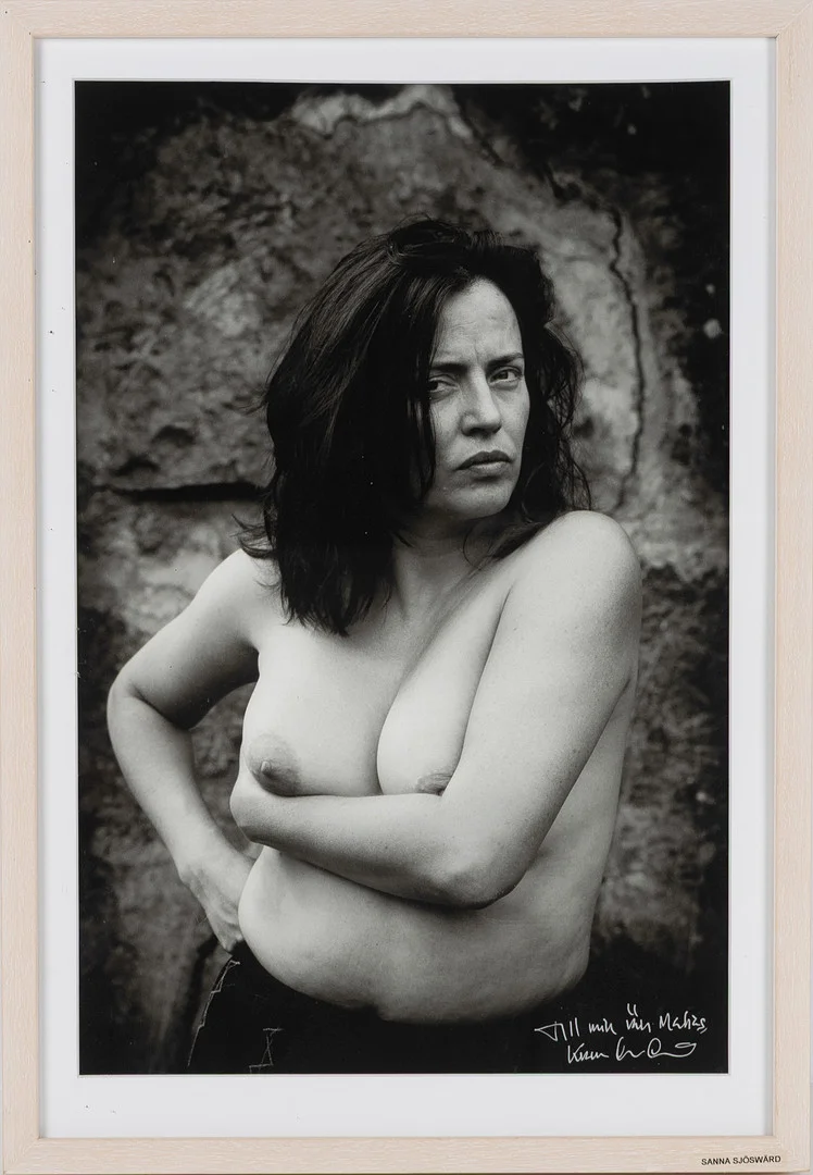 SANNA SJÖSWÄRD. Amanda Ooms, pigment print. — Photography — Stockholms Auktionsverk Helsingborg