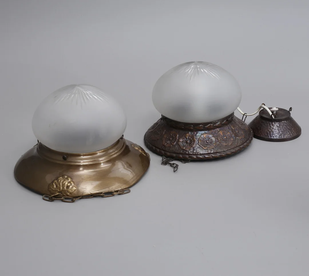 TAKLAMPOR, 2 st, metall/ frostat glas, jugend, tidigt 1900-tal. — Ceiling lights — Auktionshuset Thelin & Johansson