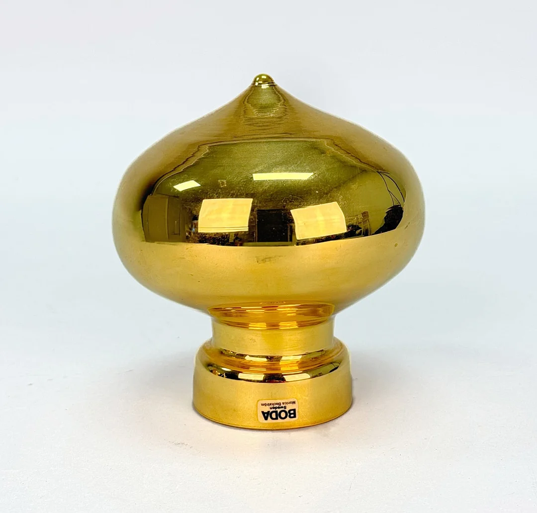 MONICA BACKSTRÖM. LJUSHÅLLARE, designat för Kosta Boda Sweden. — Art glass — TOKA Auktionshus