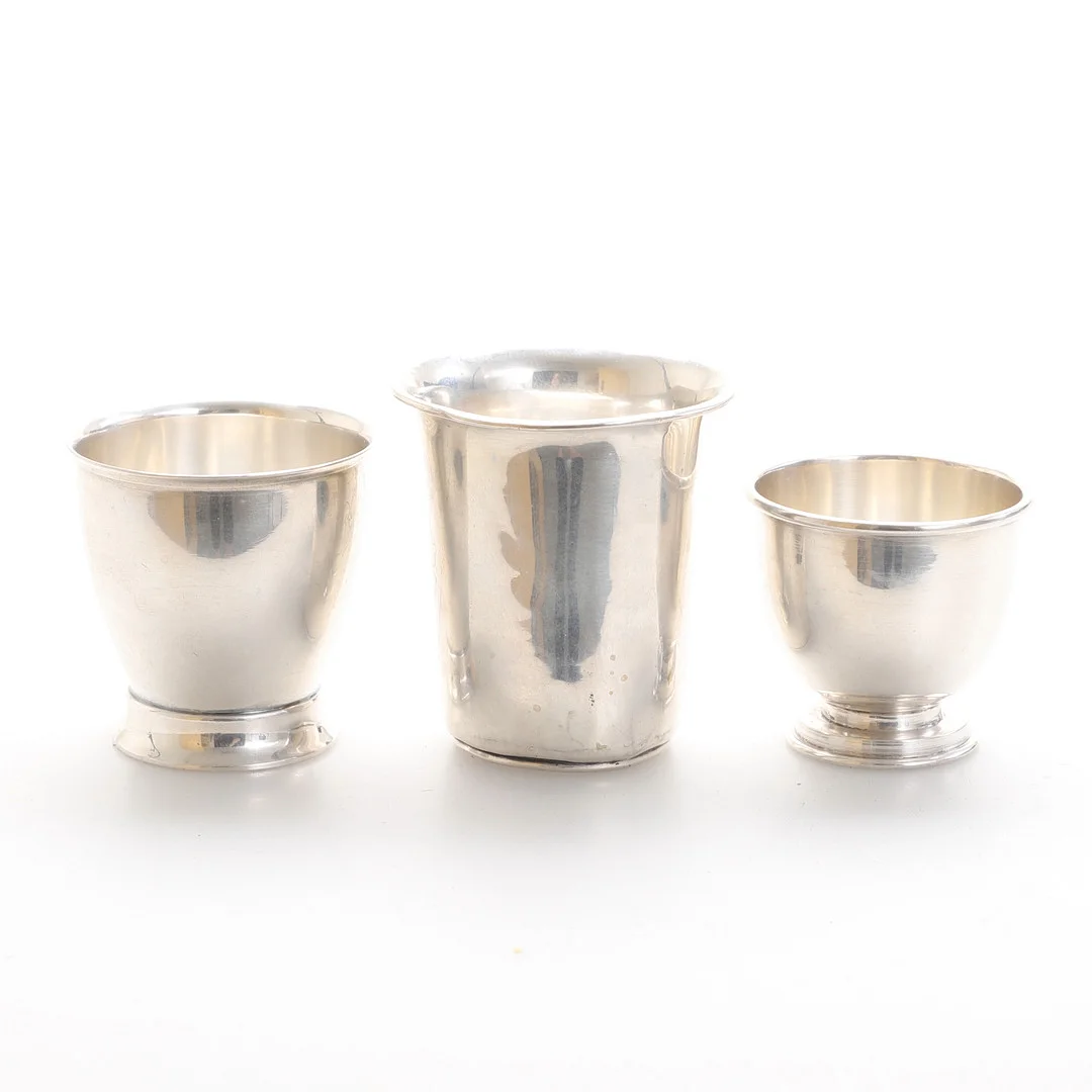 BÄGARE, 3 stycken, silver. — Silver — RA Auktionsverket Norrköping