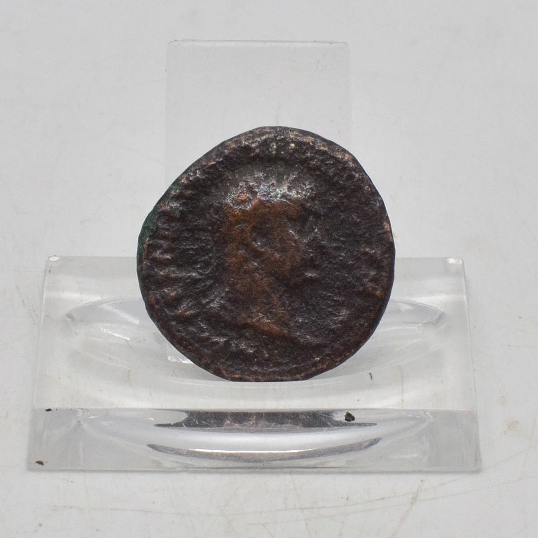 ANTIKE RÖMISCHE MÜNZE AUS BRONZE (98-99 n. Chr.), MARCUS ULPIUS TRAIANUS (53-117), VICTORIA, DM CA. 28 MM. — Coins & Banknotes — Kunst- und Auktionshaus Kleinhenz