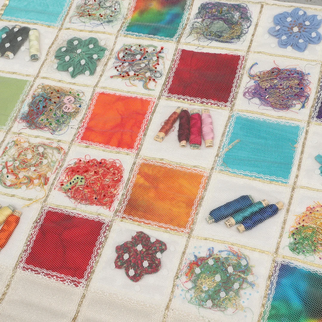 GULLVI WICKSTRÖM. Bonad/Textilkonst, pärlor och textil, signerad, Karlshamn, 2016. — Textiles — Ekenbergs Auktioner