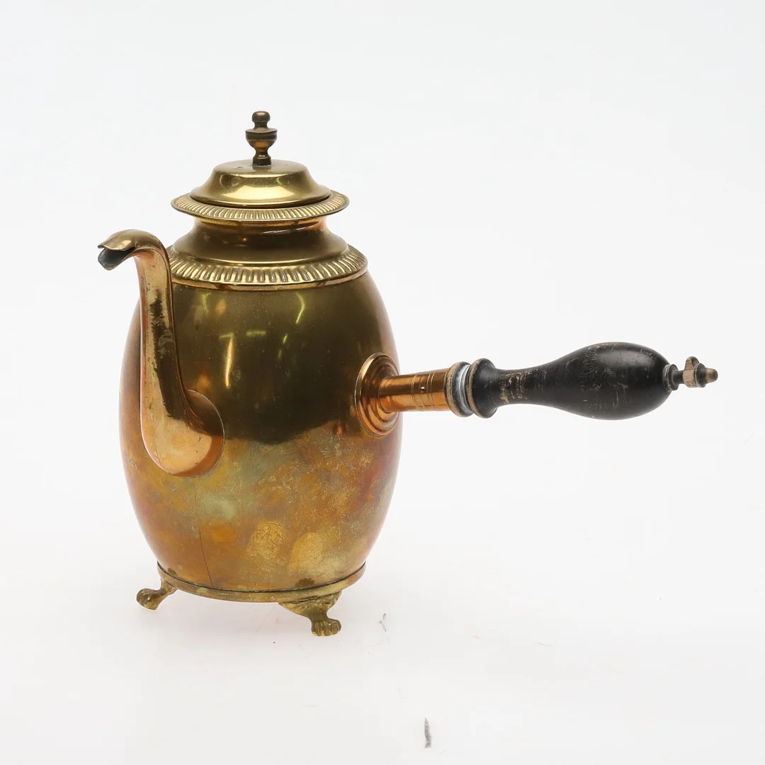 CHOKLADKANNA. Mässing, 1 liter, märkt C.Keijser & Co, Westerås. Sverige, sent 1800-tal. — Pewter, Brass & Copper — Örebro Stadsauktioner