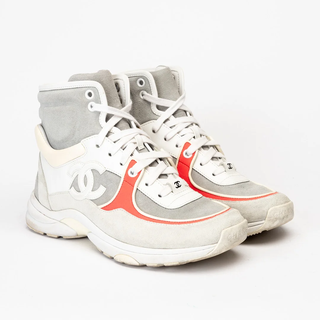 CHANEL. Sneakers, Chanel High-Top CC Sneakers, 2018, storlek 36,5. — Vintage & Designer Fashion — Auktionshuset Kolonn