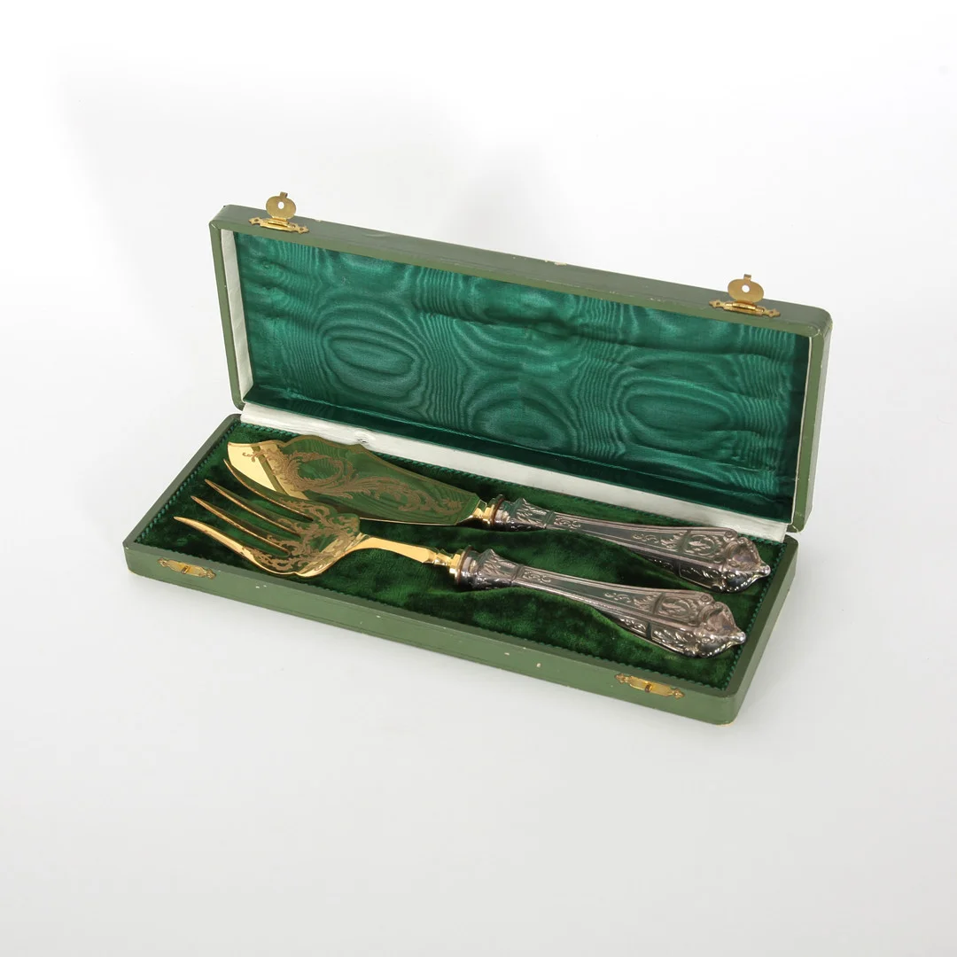 SERVERINGSBESTICK I SCHATULL. Silver och förgyllt stål, Tyskland, 1900-talets första del. — Silver — Auktionsverket Engelholm