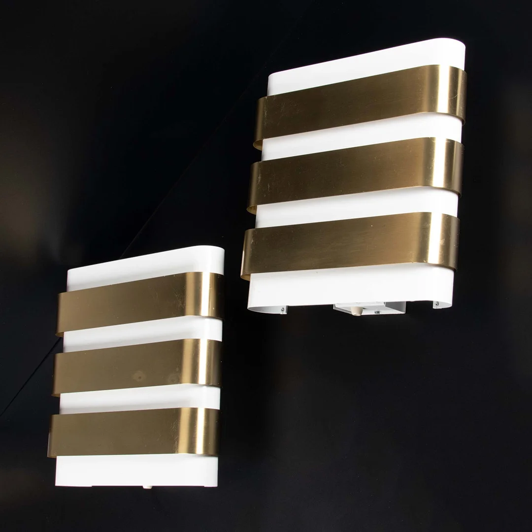 HANS-AGNE JAKOBSSON. Vägglampor, ett par, modell "V476" ("Zebrano"), Markaryd, 1970-tal. — Wall Lights — Laholms Auktionskammare