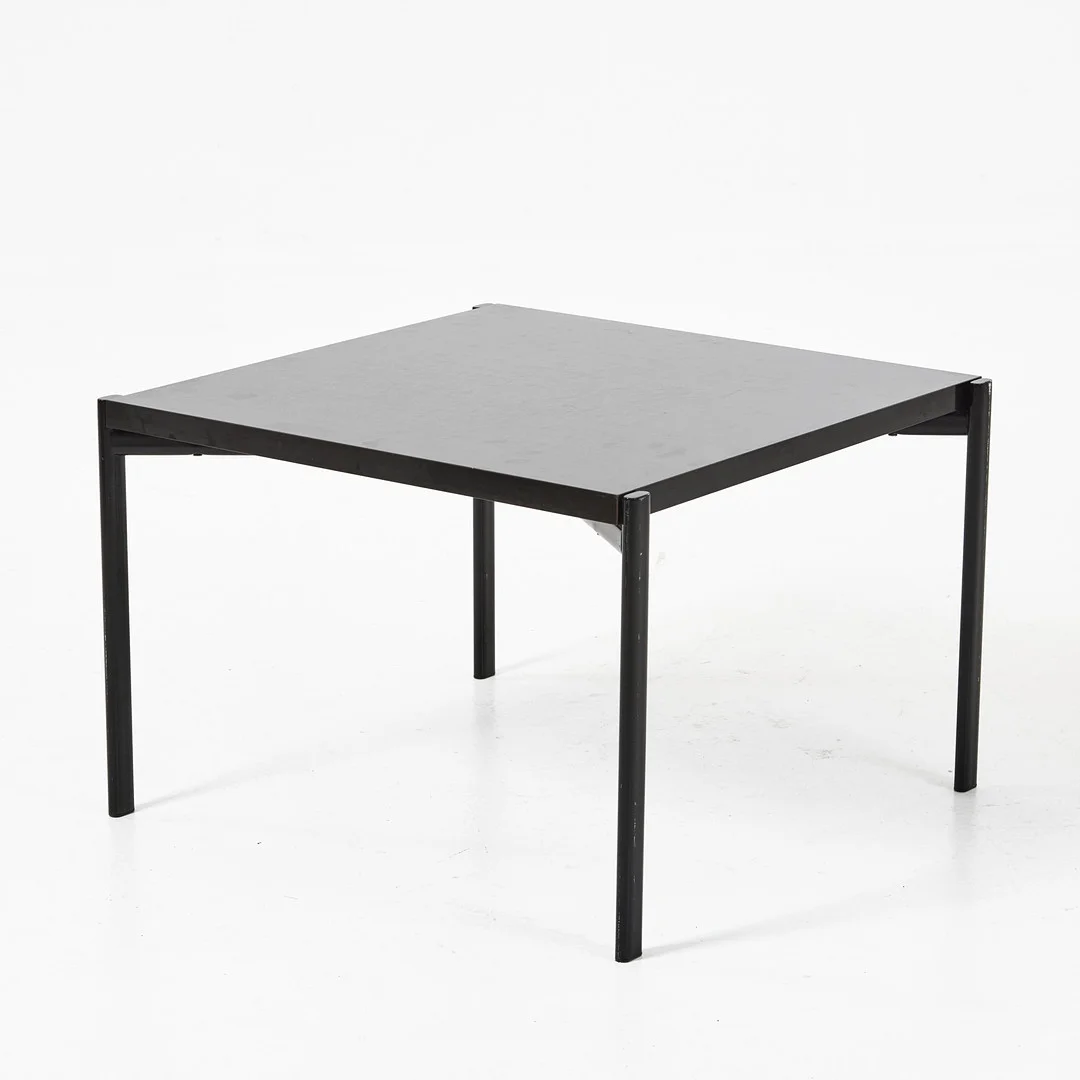 ILMARI TAPIOVAARA. Soffbord/sidobord,"Kiki side table", märkt Tapiovaara Design, Finland, för Artek. — Tables — Stockholms Auktionsverk Magasin 5