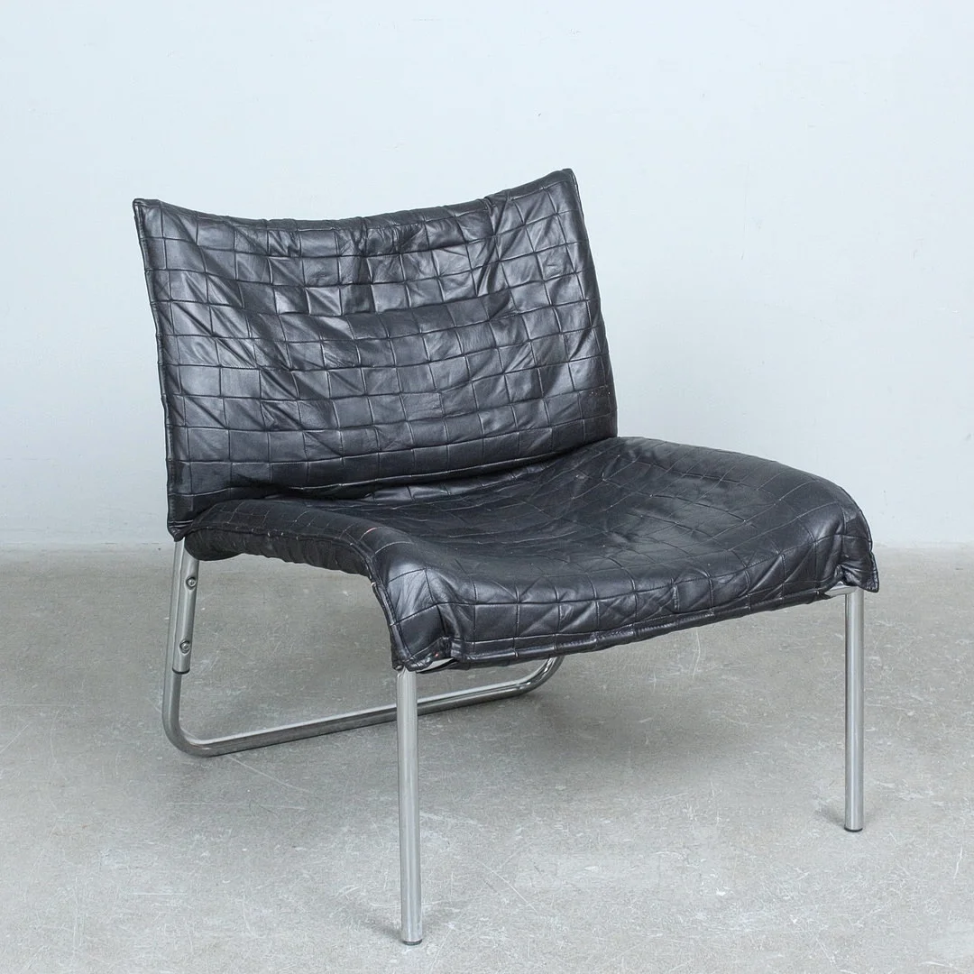 GILLIS LUNDGREN. für Ikea, Sessel mit schwarzem Patchwork-Leder der 1970er. — Armchairs & Chairs — Stockholms Auktionsverk Düsseldorf/Neuss