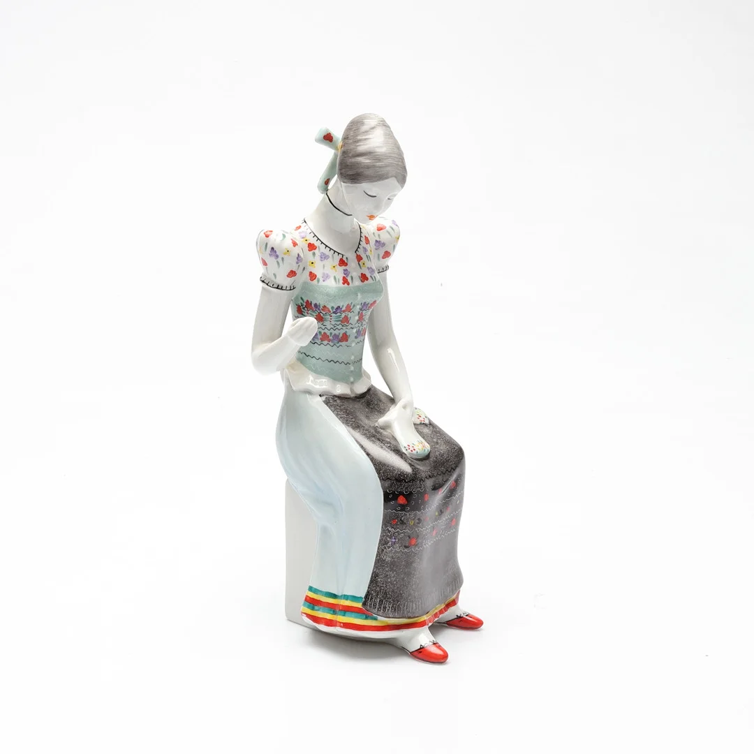 FIGURIN, porslin, Ungern. — European — Gomér & Andersson Linköping