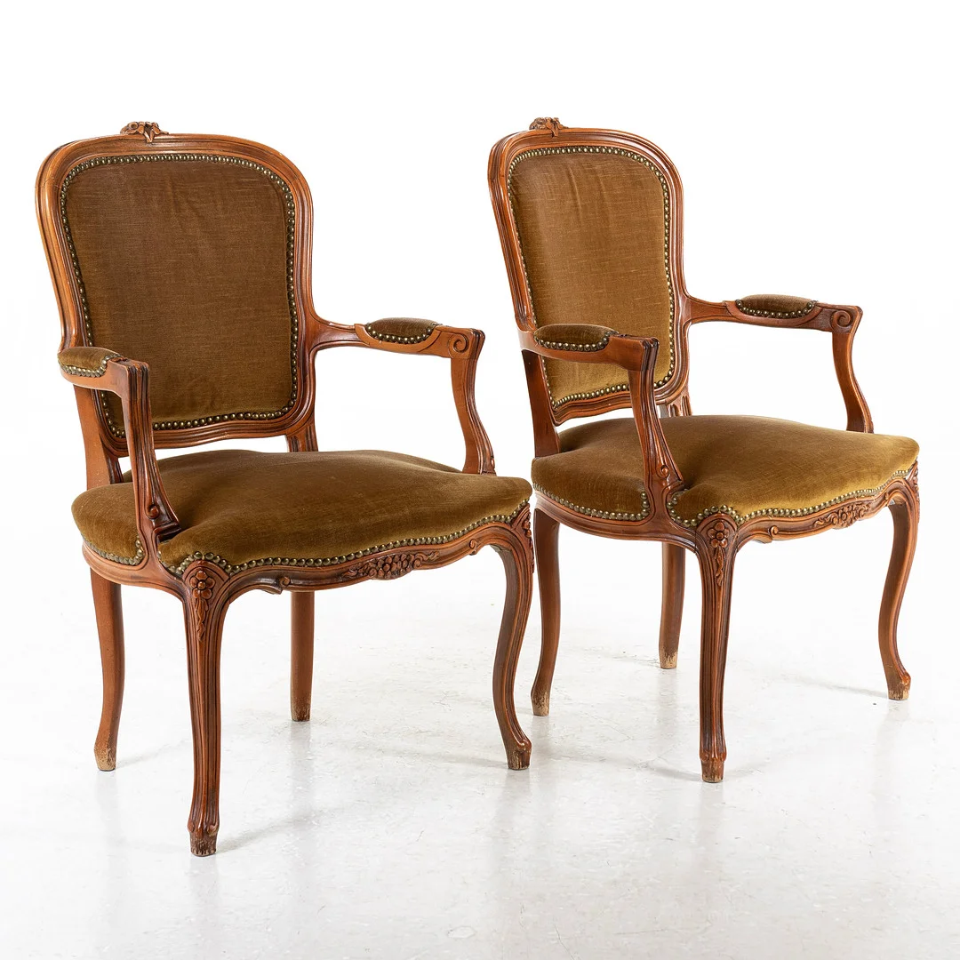 KARMSTOLAR, ett par, rokokostil, 1900-talets andra hälft. — Armchairs & Chairs — Handelslagret Auktionsservice