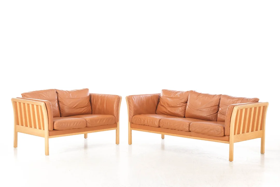Danish furniture manufacturer. Two and three-seater sofa, upholstered in cognac leather (2) — Furniture/Lounge suites, sofas — Lauritz