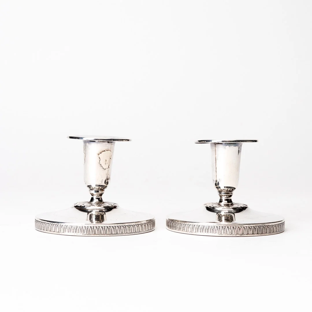 LJUSSTAKAR, ett par, silver, K&EC, Ceson Guldvaru Ab, Göteborg, 1965. — Silver — Auktionshuset Kolonn