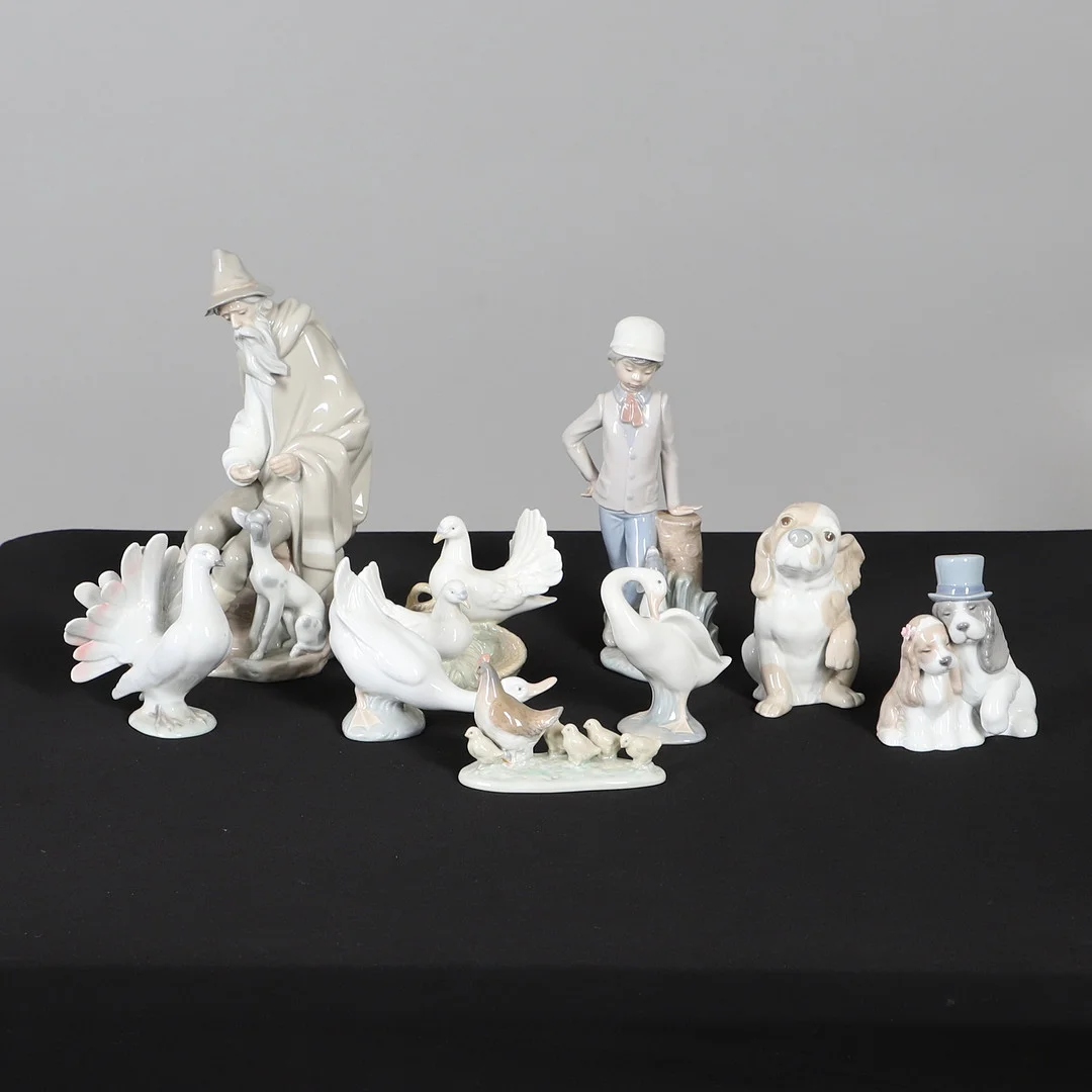 A COLLECTION OF LLADRO NAO AND OTHER EUROPEAN PORCELAIN FIGURAL GROUPS. — European — Lawrences Auctioneers