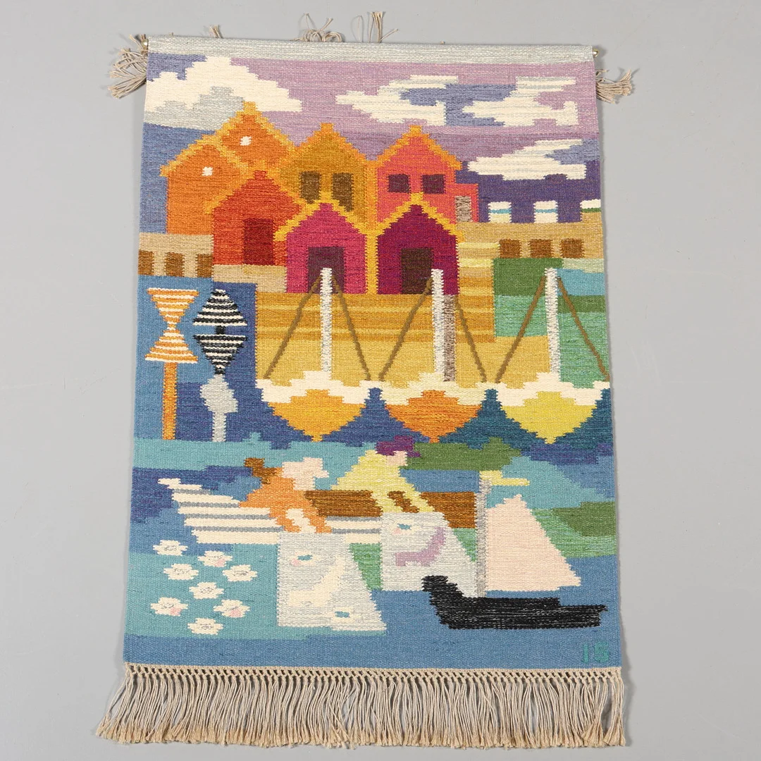 INGEGERD SILOW. VÄGGBONAD, signerad IS. — Textiles — Borås Auktionshall