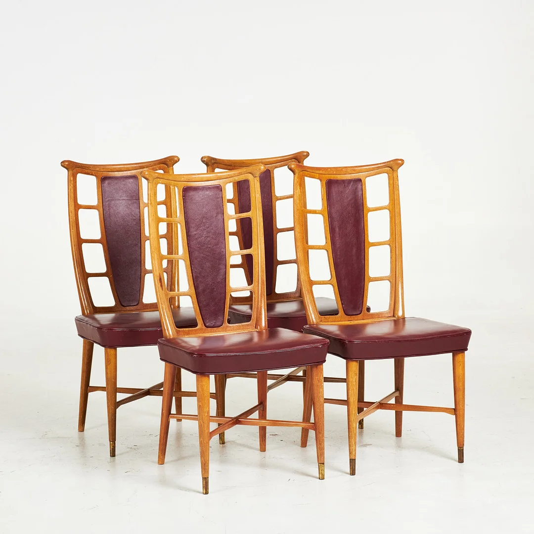 TAGE WESTBERG & SÖREN MORANDER. Stolar. 4 st, "Rutor", AB Westbergs möbler, sent 1940-tal, mahogny, skinnklädsel, framben med mässingsfot. — Armchairs & Chairs — Stockholms Auktionsverk Sickla